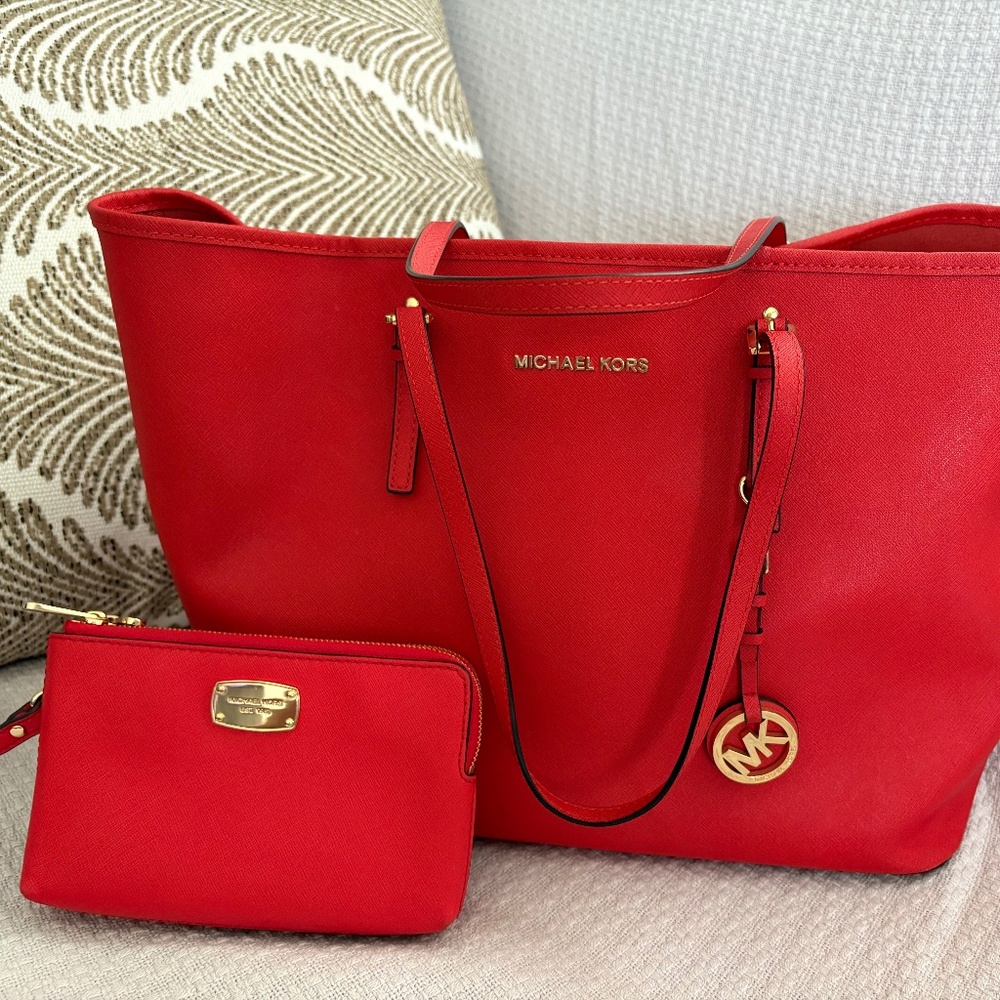 Michael Kors Large Shopper/Jet Set Tote with matching Wristlet